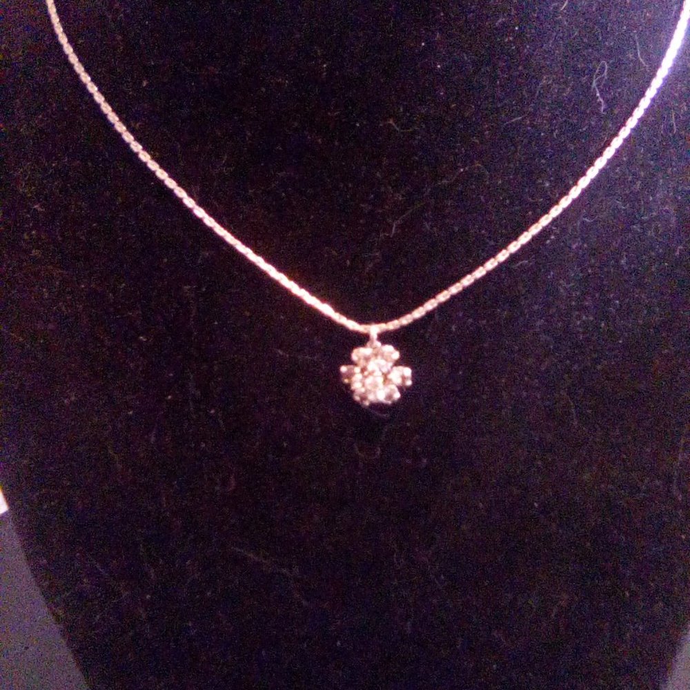 Beautiful Avon Flower Necklace